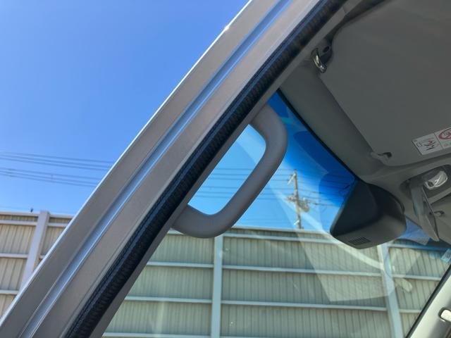 ハイゼットカーゴデラックスＳＡIIIオートマ　ＬＥＤヘッドライト　スモークガラス　オーバーヘッドシェルフ　トップシェイドガラス　衝突被害軽減装置　両側スライドドア　アイドリングストップ　リヤ障害物センサー　スピーカー一体ＡＭ／ＦＭラジオ（千葉県）の中古車