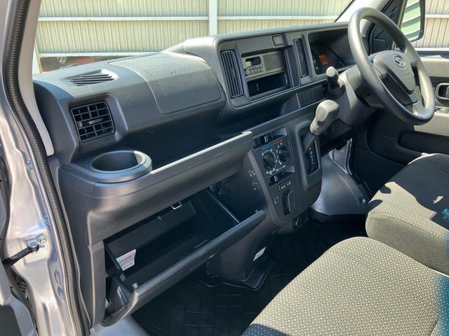 ハイゼットカーゴデラックスＳＡIIIオートマ　ＬＥＤヘッドライト　スモークガラス　オーバーヘッドシェルフ　トップシェイドガラス　衝突被害軽減装置　両側スライドドア　アイドリングストップ　リヤ障害物センサー　スピーカー一体ＡＭ／ＦＭラジオ（千葉県）の中古車