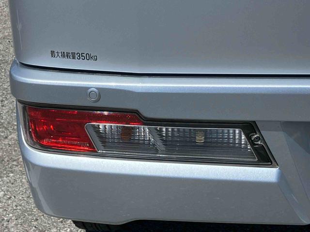 ハイゼットカーゴデラックスＳＡIIIオートマ　ＬＥＤヘッドライト　スモークガラス　オーバーヘッドシェルフ　トップシェイドガラス　衝突被害軽減装置　両側スライドドア　アイドリングストップ　リヤ障害物センサー　スピーカー一体ＡＭ／ＦＭラジオ（千葉県）の中古車