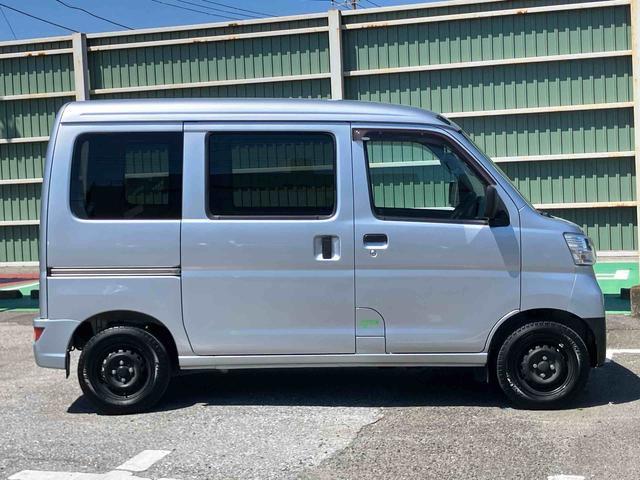 ハイゼットカーゴデラックスＳＡIIIオートマ　ＬＥＤヘッドライト　スモークガラス　オーバーヘッドシェルフ　トップシェイドガラス　衝突被害軽減装置　両側スライドドア　アイドリングストップ　リヤ障害物センサー　スピーカー一体ＡＭ／ＦＭラジオ（千葉県）の中古車