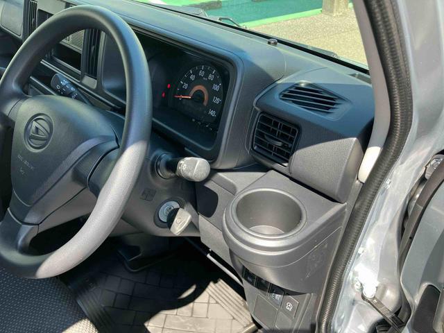 ハイゼットカーゴデラックスＳＡIIIオートマ　ＬＥＤヘッドライト　スモークガラス　オーバーヘッドシェルフ　トップシェイドガラス　衝突被害軽減装置　両側スライドドア　アイドリングストップ　リヤ障害物センサー　スピーカー一体ＡＭ／ＦＭラジオ（千葉県）の中古車