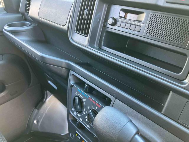 ハイゼットカーゴデラックスＳＡIIIオートマ　ＬＥＤヘッドライト　スモークガラス　オーバーヘッドシェルフ　トップシェイドガラス　衝突被害軽減装置　両側スライドドア　アイドリングストップ　リヤ障害物センサー　スピーカー一体ＡＭ／ＦＭラジオ（千葉県）の中古車