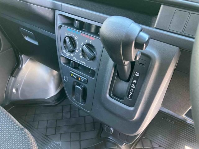 ハイゼットカーゴデラックスＳＡIIIオートマ　ＬＥＤヘッドライト　スモークガラス　オーバーヘッドシェルフ　トップシェイドガラス　衝突被害軽減装置　両側スライドドア　アイドリングストップ　リヤ障害物センサー　スピーカー一体ＡＭ／ＦＭラジオ（千葉県）の中古車