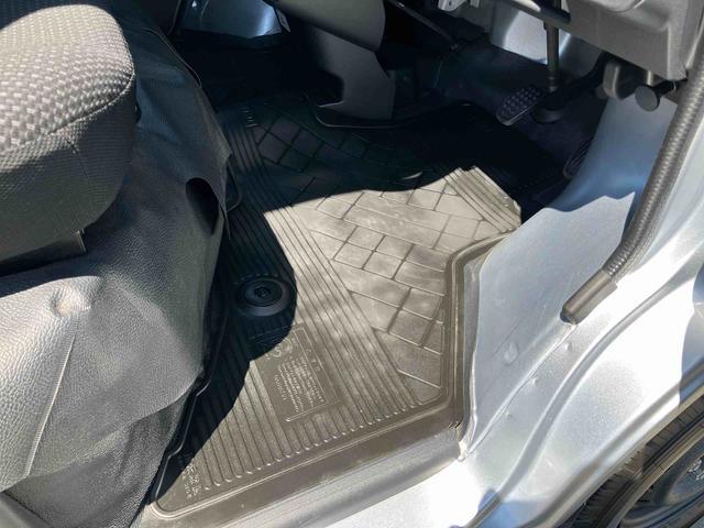 ハイゼットカーゴデラックスＳＡIIIオートマ　ＬＥＤヘッドライト　スモークガラス　オーバーヘッドシェルフ　トップシェイドガラス　衝突被害軽減装置　両側スライドドア　アイドリングストップ　リヤ障害物センサー　スピーカー一体ＡＭ／ＦＭラジオ（千葉県）の中古車