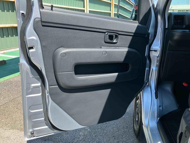 ハイゼットカーゴデラックスＳＡIIIオートマ　ＬＥＤヘッドライト　スモークガラス　オーバーヘッドシェルフ　トップシェイドガラス　衝突被害軽減装置　両側スライドドア　アイドリングストップ　リヤ障害物センサー　スピーカー一体ＡＭ／ＦＭラジオ（千葉県）の中古車