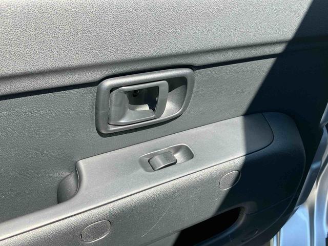 ハイゼットカーゴデラックスＳＡIIIオートマ　ＬＥＤヘッドライト　スモークガラス　オーバーヘッドシェルフ　トップシェイドガラス　衝突被害軽減装置　両側スライドドア　アイドリングストップ　リヤ障害物センサー　スピーカー一体ＡＭ／ＦＭラジオ（千葉県）の中古車