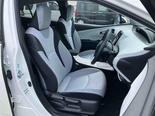 プリウスＡハイブリッド　駐車支援装置　ナビ／ワンセグ／ＢＴ　バックカメラ　全車速追従クルコン　ＬＥＤヘッドライト　オートライト　オートハイビーム　ＢＳＭ　コーナーセンサー　革巻きステアリング　ＨＵＤ　オートＡＣ（千葉県）の中古車