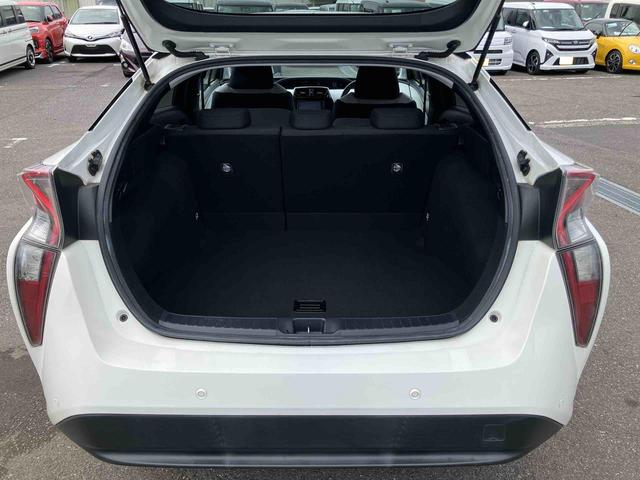 プリウスＡハイブリッド　駐車支援装置　ナビ／ワンセグ／ＢＴ　バックカメラ　全車速追従クルコン　ＬＥＤヘッドライト　オートライト　オートハイビーム　ＢＳＭ　コーナーセンサー　革巻きステアリング　ＨＵＤ　オートＡＣ（千葉県）の中古車