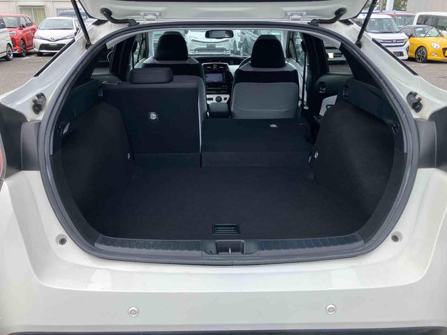 プリウスＡハイブリッド　駐車支援装置　ナビ／ワンセグ／ＢＴ　バックカメラ　全車速追従クルコン　ＬＥＤヘッドライト　オートライト　オートハイビーム　ＢＳＭ　コーナーセンサー　革巻きステアリング　ＨＵＤ　オートＡＣ（千葉県）の中古車