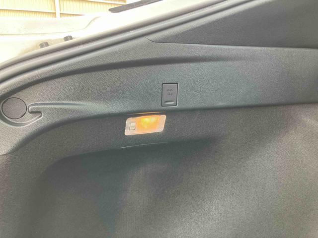 プリウスＡハイブリッド　駐車支援装置　ナビ／ワンセグ／ＢＴ　バックカメラ　全車速追従クルコン　ＬＥＤヘッドライト　オートライト　オートハイビーム　ＢＳＭ　コーナーセンサー　革巻きステアリング　ＨＵＤ　オートＡＣ（千葉県）の中古車