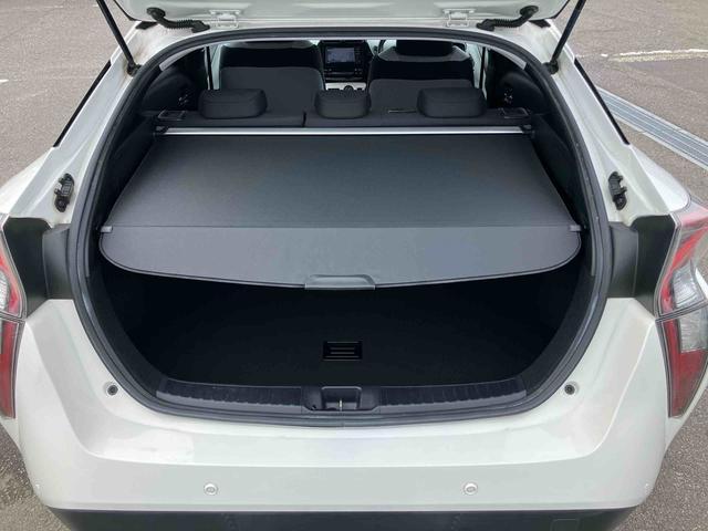 プリウスＡハイブリッド　駐車支援装置　ナビ／ワンセグ／ＢＴ　バックカメラ　全車速追従クルコン　ＬＥＤヘッドライト　オートライト　オートハイビーム　ＢＳＭ　コーナーセンサー　革巻きステアリング　ＨＵＤ　オートＡＣ（千葉県）の中古車