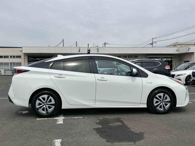 プリウスＡハイブリッド　駐車支援装置　ナビ／ワンセグ／ＢＴ　バックカメラ　全車速追従クルコン　ＬＥＤヘッドライト　オートライト　オートハイビーム　ＢＳＭ　コーナーセンサー　革巻きステアリング　ＨＵＤ　オートＡＣ（千葉県）の中古車