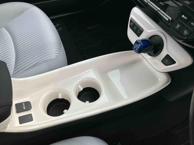 プリウスＡハイブリッド　駐車支援装置　ナビ／ワンセグ／ＢＴ　バックカメラ　全車速追従クルコン　ＬＥＤヘッドライト　オートライト　オートハイビーム　ＢＳＭ　コーナーセンサー　革巻きステアリング　ＨＵＤ　オートＡＣ（千葉県）の中古車