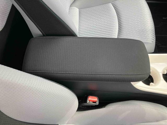 プリウスＡハイブリッド　駐車支援装置　ナビ／ワンセグ／ＢＴ　バックカメラ　全車速追従クルコン　ＬＥＤヘッドライト　オートライト　オートハイビーム　ＢＳＭ　コーナーセンサー　革巻きステアリング　ＨＵＤ　オートＡＣ（千葉県）の中古車