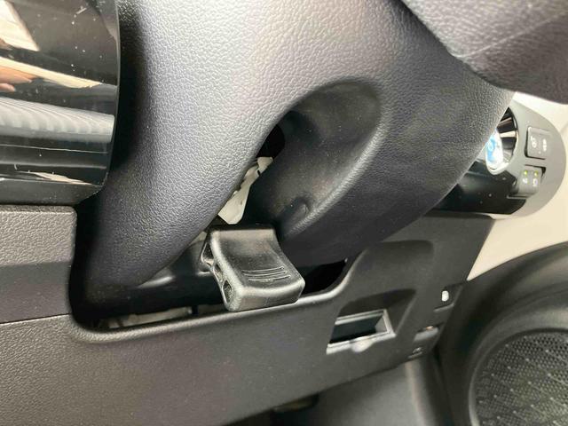 プリウスＡハイブリッド　駐車支援装置　ナビ／ワンセグ／ＢＴ　バックカメラ　全車速追従クルコン　ＬＥＤヘッドライト　オートライト　オートハイビーム　ＢＳＭ　コーナーセンサー　革巻きステアリング　ＨＵＤ　オートＡＣ（千葉県）の中古車