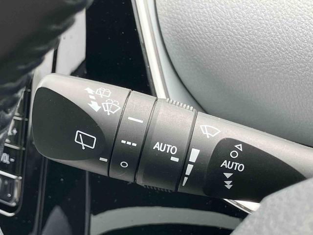 プリウスＡハイブリッド　駐車支援装置　ナビ／ワンセグ／ＢＴ　バックカメラ　全車速追従クルコン　ＬＥＤヘッドライト　オートライト　オートハイビーム　ＢＳＭ　コーナーセンサー　革巻きステアリング　ＨＵＤ　オートＡＣ（千葉県）の中古車