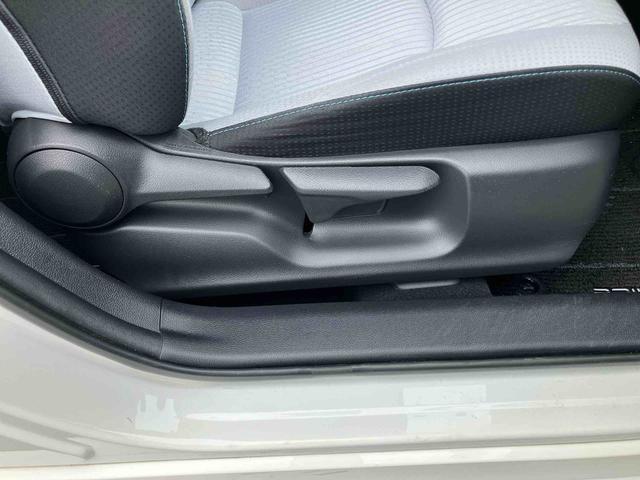 プリウスＡハイブリッド　駐車支援装置　ナビ／ワンセグ／ＢＴ　バックカメラ　全車速追従クルコン　ＬＥＤヘッドライト　オートライト　オートハイビーム　ＢＳＭ　コーナーセンサー　革巻きステアリング　ＨＵＤ　オートＡＣ（千葉県）の中古車