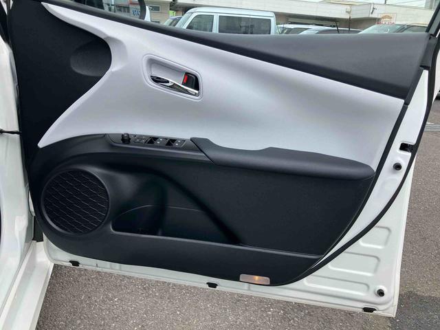 プリウスＡハイブリッド　駐車支援装置　ナビ／ワンセグ／ＢＴ　バックカメラ　全車速追従クルコン　ＬＥＤヘッドライト　オートライト　オートハイビーム　ＢＳＭ　コーナーセンサー　革巻きステアリング　ＨＵＤ　オートＡＣ（千葉県）の中古車