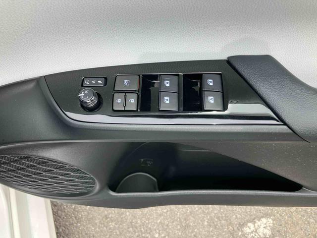 プリウスＡハイブリッド　駐車支援装置　ナビ／ワンセグ／ＢＴ　バックカメラ　全車速追従クルコン　ＬＥＤヘッドライト　オートライト　オートハイビーム　ＢＳＭ　コーナーセンサー　革巻きステアリング　ＨＵＤ　オートＡＣ（千葉県）の中古車