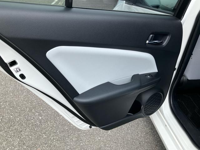 プリウスＡハイブリッド　駐車支援装置　ナビ／ワンセグ／ＢＴ　バックカメラ　全車速追従クルコン　ＬＥＤヘッドライト　オートライト　オートハイビーム　ＢＳＭ　コーナーセンサー　革巻きステアリング　ＨＵＤ　オートＡＣ（千葉県）の中古車