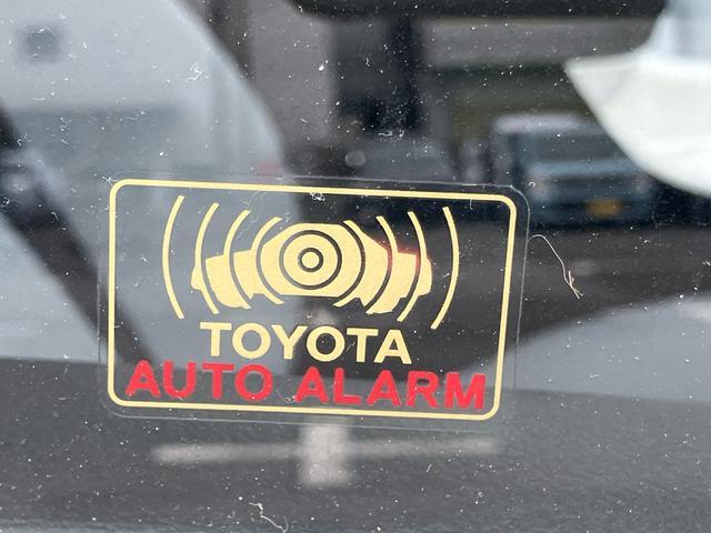 プリウスＡハイブリッド　駐車支援装置　ナビ／ワンセグ／ＢＴ　バックカメラ　全車速追従クルコン　ＬＥＤヘッドライト　オートライト　オートハイビーム　ＢＳＭ　コーナーセンサー　革巻きステアリング　ＨＵＤ　オートＡＣ（千葉県）の中古車