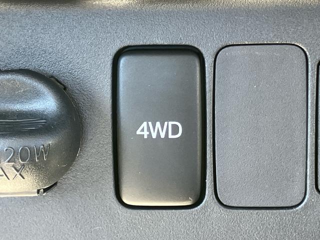 ハイゼットトラックスタンダード４ＷＤ　オートマ　荷台三方開　テールゲートチェーン　バッテリーカバー　マニュアルエアコン　パワーステアリング　スピーカー一体型ＡＭ／ＦＭラジオ　ハロゲンヘッドランプ　左右アシストグリップ　三枚リーフ（千葉県）の中古車