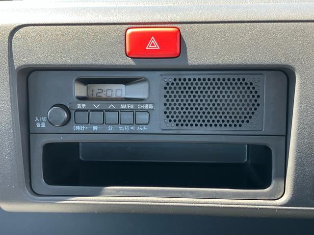 ハイゼットトラックスタンダード４ＷＤ　オートマ　荷台三方開　テールゲートチェーン　バッテリーカバー　マニュアルエアコン　パワーステアリング　スピーカー一体型ＡＭ／ＦＭラジオ　ハロゲンヘッドランプ　左右アシストグリップ　三枚リーフ（千葉県）の中古車