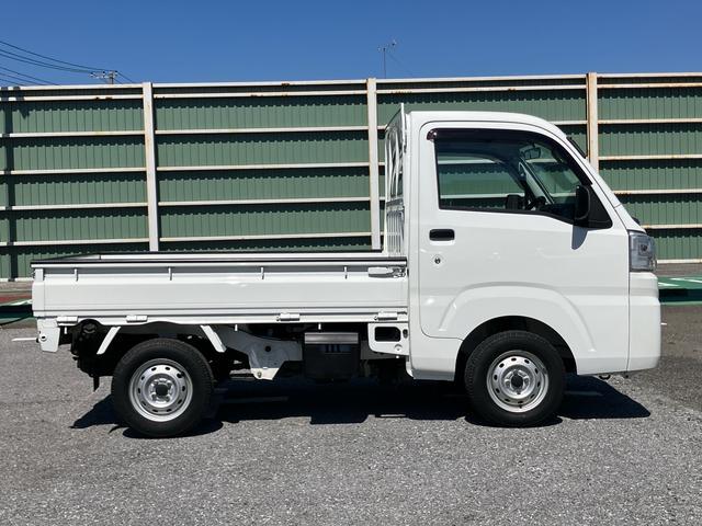 ハイゼットトラックスタンダード４ＷＤ　オートマ　荷台三方開　テールゲートチェーン　バッテリーカバー　マニュアルエアコン　パワーステアリング　スピーカー一体型ＡＭ／ＦＭラジオ　ハロゲンヘッドランプ　左右アシストグリップ　三枚リーフ（千葉県）の中古車