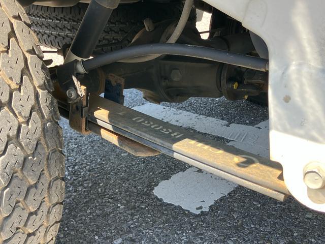 ハイゼットトラックスタンダード４ＷＤ　オートマ　荷台三方開　テールゲートチェーン　バッテリーカバー　マニュアルエアコン　パワーステアリング　スピーカー一体型ＡＭ／ＦＭラジオ　ハロゲンヘッドランプ　左右アシストグリップ　三枚リーフ（千葉県）の中古車