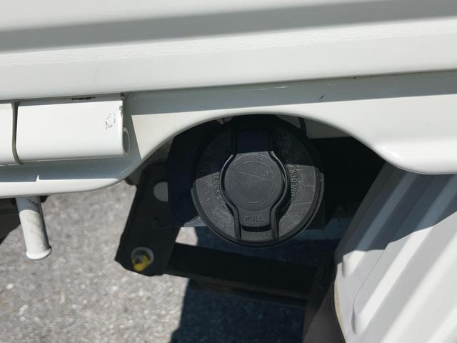 ハイゼットトラックスタンダード４ＷＤ　オートマ　荷台三方開　テールゲートチェーン　バッテリーカバー　マニュアルエアコン　パワーステアリング　スピーカー一体型ＡＭ／ＦＭラジオ　ハロゲンヘッドランプ　左右アシストグリップ　三枚リーフ（千葉県）の中古車