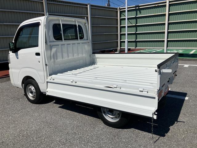 ハイゼットトラックスタンダード４ＷＤ　オートマ　荷台三方開　テールゲートチェーン　バッテリーカバー　マニュアルエアコン　パワーステアリング　スピーカー一体型ＡＭ／ＦＭラジオ　ハロゲンヘッドランプ　左右アシストグリップ　三枚リーフ（千葉県）の中古車