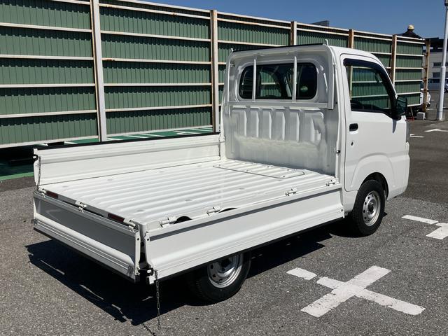 ハイゼットトラックスタンダード４ＷＤ　オートマ　荷台三方開　テールゲートチェーン　バッテリーカバー　マニュアルエアコン　パワーステアリング　スピーカー一体型ＡＭ／ＦＭラジオ　ハロゲンヘッドランプ　左右アシストグリップ　三枚リーフ（千葉県）の中古車