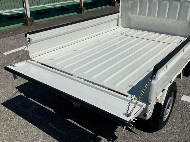 ハイゼットトラックスタンダード４ＷＤ　オートマ　荷台三方開　テールゲートチェーン　バッテリーカバー　マニュアルエアコン　パワーステアリング　スピーカー一体型ＡＭ／ＦＭラジオ　ハロゲンヘッドランプ　左右アシストグリップ　三枚リーフ（千葉県）の中古車
