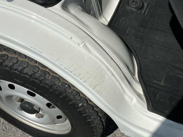 ハイゼットトラックスタンダード４ＷＤ　オートマ　荷台三方開　テールゲートチェーン　バッテリーカバー　マニュアルエアコン　パワーステアリング　スピーカー一体型ＡＭ／ＦＭラジオ　ハロゲンヘッドランプ　左右アシストグリップ　三枚リーフ（千葉県）の中古車