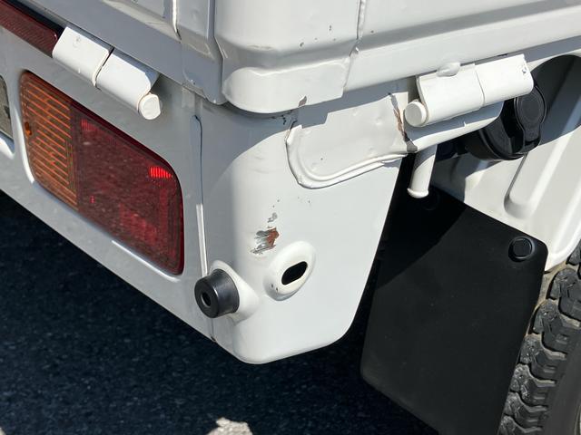 ハイゼットトラックスタンダード４ＷＤ　オートマ　荷台三方開　テールゲートチェーン　バッテリーカバー　マニュアルエアコン　パワーステアリング　スピーカー一体型ＡＭ／ＦＭラジオ　ハロゲンヘッドランプ　左右アシストグリップ　三枚リーフ（千葉県）の中古車