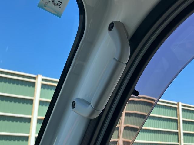 ハイゼットトラックスタンダード４ＷＤ　オートマ　荷台三方開　テールゲートチェーン　バッテリーカバー　マニュアルエアコン　パワーステアリング　スピーカー一体型ＡＭ／ＦＭラジオ　ハロゲンヘッドランプ　左右アシストグリップ　三枚リーフ（千葉県）の中古車