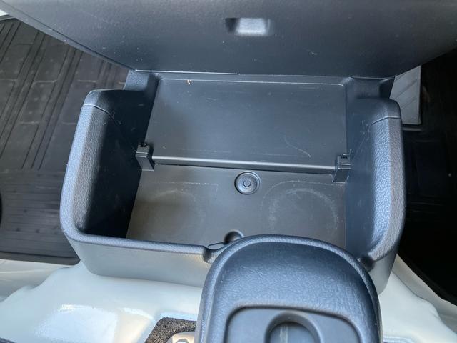 ハイゼットトラックスタンダード４ＷＤ　オートマ　荷台三方開　テールゲートチェーン　バッテリーカバー　マニュアルエアコン　パワーステアリング　スピーカー一体型ＡＭ／ＦＭラジオ　ハロゲンヘッドランプ　左右アシストグリップ　三枚リーフ（千葉県）の中古車