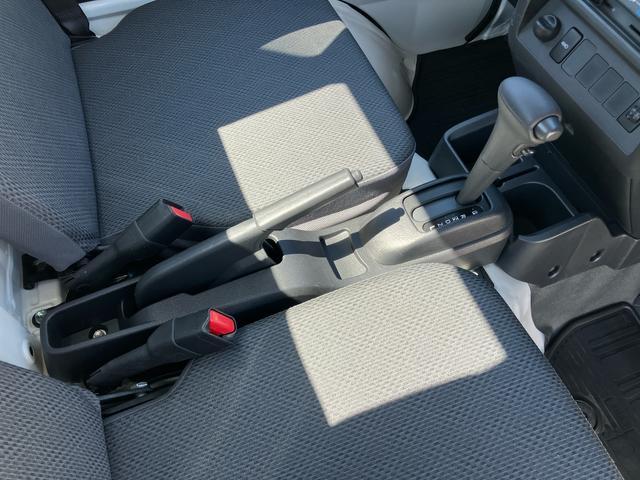 ハイゼットトラックスタンダード４ＷＤ　オートマ　荷台三方開　テールゲートチェーン　バッテリーカバー　マニュアルエアコン　パワーステアリング　スピーカー一体型ＡＭ／ＦＭラジオ　ハロゲンヘッドランプ　左右アシストグリップ　三枚リーフ（千葉県）の中古車