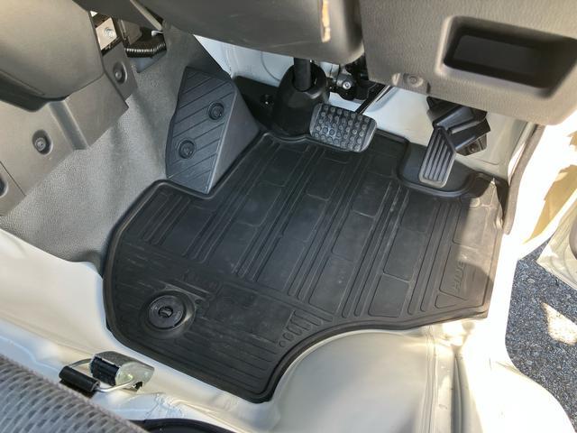 ハイゼットトラックスタンダード４ＷＤ　オートマ　荷台三方開　テールゲートチェーン　バッテリーカバー　マニュアルエアコン　パワーステアリング　スピーカー一体型ＡＭ／ＦＭラジオ　ハロゲンヘッドランプ　左右アシストグリップ　三枚リーフ（千葉県）の中古車