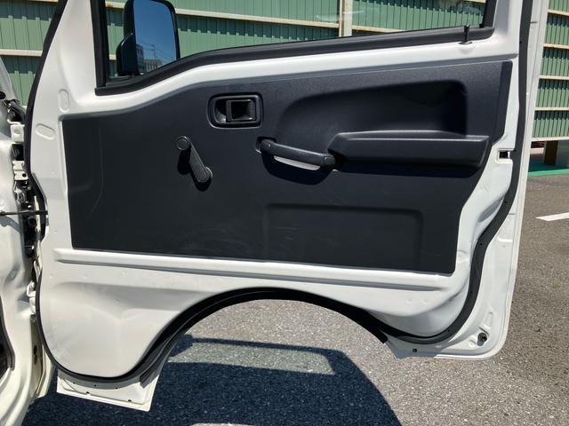 ハイゼットトラックスタンダード４ＷＤ　オートマ　荷台三方開　テールゲートチェーン　バッテリーカバー　マニュアルエアコン　パワーステアリング　スピーカー一体型ＡＭ／ＦＭラジオ　ハロゲンヘッドランプ　左右アシストグリップ　三枚リーフ（千葉県）の中古車