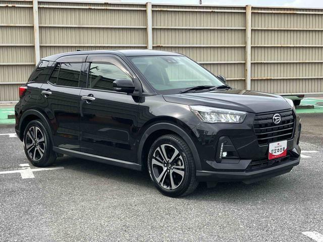 ロッキープレミアムターボ　ナビ／ＴＶ／ＤＶＤ／ＢＴ／ＵＳＢ　バックカメラ　前後ドラレコ　ＥＴＣ　全車速追従クルコン　ＬＥＤヘッドランプ　オートライト　リヤフォグランプ　コーナーセンサ　シートヒーター　革巻ステア　アルミ（千葉県）の中古車