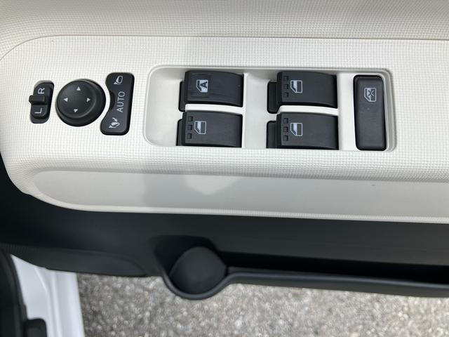 ムーヴキャンバスストライプスGターボターボ バックカメラ LEDヘッドライト オートライト オートハイビーム スマアシ コーナーセンサー 両側電動スライド シートヒーター 電動駐車ブレーキ ホッとカップホルダー 置き楽BOX キーフリー(千葉県)の中古車