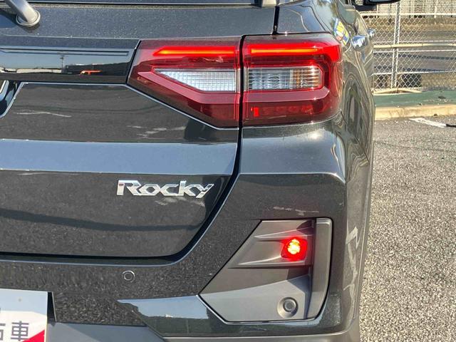 ロッキープレミアムＧ　ＨＥＶＨＥＶ　バックカメラ　全車速追従クルコン　ＬＥＤヘッドランプ　オートライト　ＡＤＢ　リヤフォグランプ　スマアシ　コーナーセンサー　シートヒーター　革巻ステアリング　電動駐車ブレーキ　キーフリー　アルミ（千葉県）の中古車