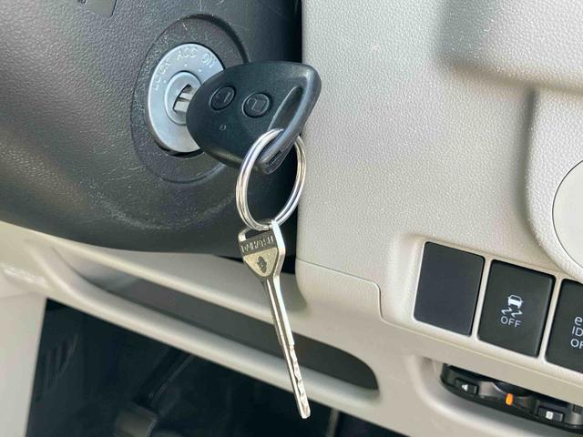 ムーヴＬナビ／ワンセグ／ＵＳＢ／ＣＤ　ＥＴＣ　アイドリングストップ　横滑り防止装置　キーレスエントリー　盗難防止アラーム　マニュアルエアコン　ハロゲンヘッドランプ　スモークガラス　足踏み式パーキングブレーキ（千葉県）の中古車