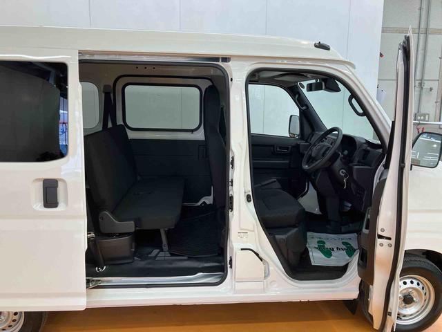 ハイゼットカーゴデラックス衝突被害軽減ブレーキ　コーナーセンサー　オートライト　プライバシーガラス　フロントパワーウィンドウ　オーバーヘッドシェルフ　スピーカー一体型ＡＭ・ＦＭラジオ　キーレスエントリー　アイドリングストップ（千葉県）の中古車