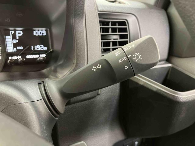 ハイゼットカーゴデラックス衝突被害軽減ブレーキ　コーナーセンサー　オートライト　プライバシーガラス　フロントパワーウィンドウ　オーバーヘッドシェルフ　スピーカー一体型ＡＭ・ＦＭラジオ　キーレスエントリー　アイドリングストップ（千葉県）の中古車