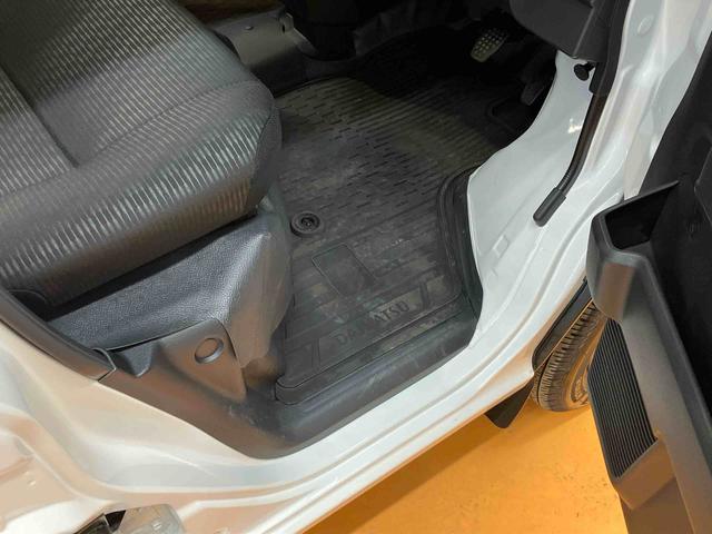 ハイゼットカーゴデラックス衝突被害軽減ブレーキ　コーナーセンサー　オートライト　プライバシーガラス　フロントパワーウィンドウ　オーバーヘッドシェルフ　スピーカー一体型ＡＭ・ＦＭラジオ　キーレスエントリー　アイドリングストップ（千葉県）の中古車