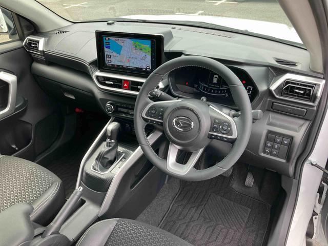 ロッキープレミアム４ＷＤ　ターボ　９型ナビ／ＴＶ／ＤＶＤ／ＢＴ／ＵＳＢ　全周囲カメラ　前後ドラレコ　ＥＴＣ　全車速追従クルコン　ＬＥＤヘッドランプ　オートライト　リヤフォグランプ　コーナーセンサー　シートヒータ　アルミ（千葉県）の中古車