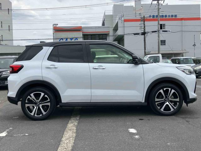 ロッキープレミアム４ＷＤ　ターボ　９型ナビ／ＴＶ／ＤＶＤ／ＢＴ／ＵＳＢ　全周囲カメラ　前後ドラレコ　ＥＴＣ　全車速追従クルコン　ＬＥＤヘッドランプ　オートライト　リヤフォグランプ　コーナーセンサー　シートヒータ　アルミ（千葉県）の中古車