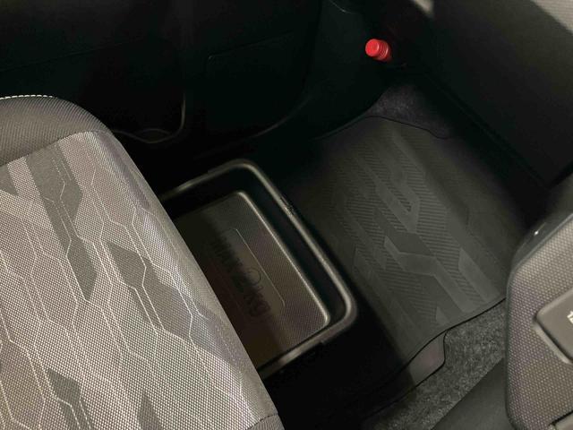 タフトＧターボ　クロムベンチャーターボ　ガラスルーフ　ルーフレール　バックカメラ　ＬＥＤヘッドランプ　オートライト　シートヒーター　前後コ−ナ−センサー　革巻きハンドル　電動駐車ブレーキ　キーフリーシステム　アルミホイール　ステリモ（千葉県）の中古車